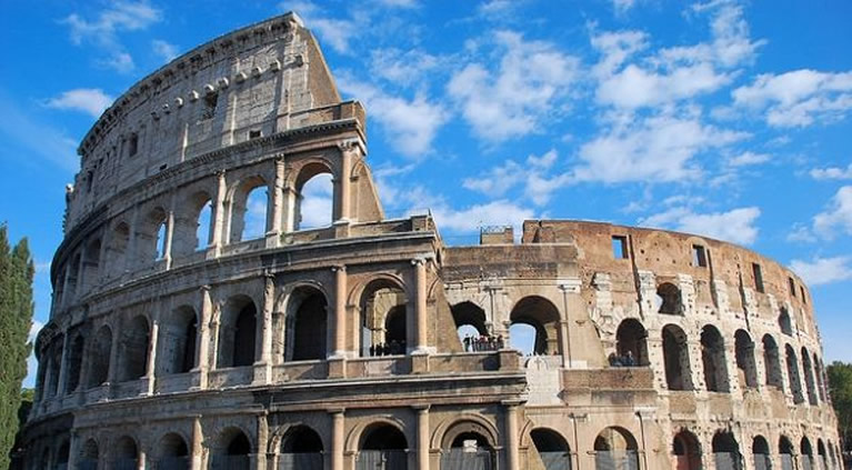 Exterior del Coliseo en Roma