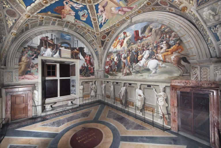 La Estancia de Heliodoro con frescos de Rafael en los Museos Vaticanos