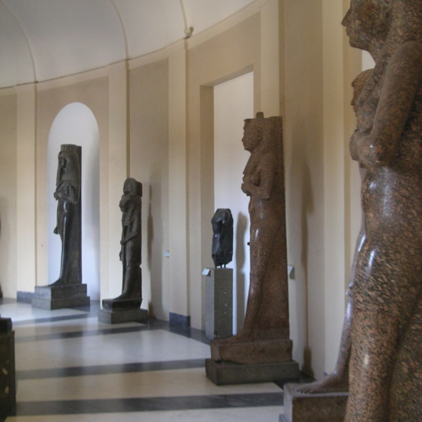 Una sala del Museo Pío-Clementino en los Museos Vaticanos en Roma
