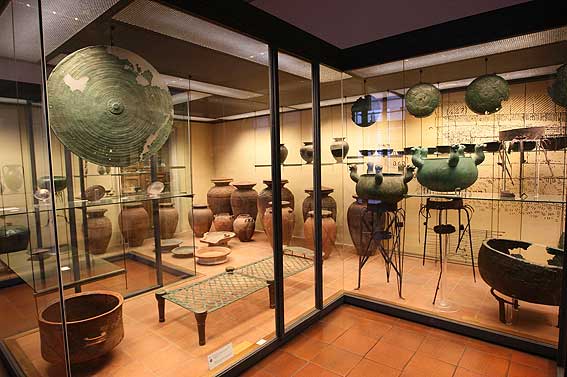 Sala de la Tumba Regolini-Galassi en el Museo Gregoriano Etrusco en los Museos Vaticanos en Roma