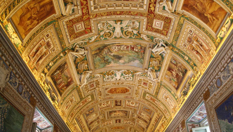 Dentro de los Museos Vaticanos en Roma